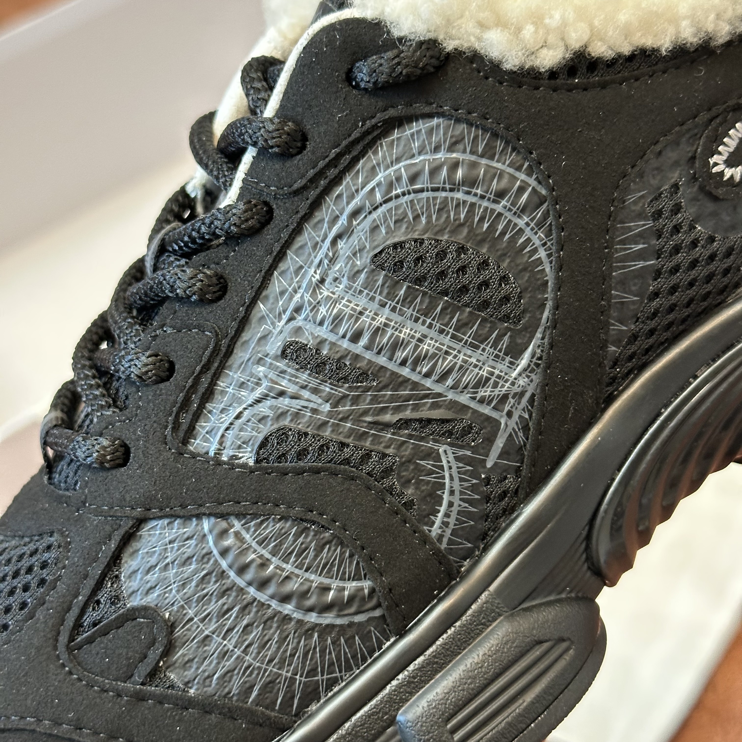 D10r low-top plush sneakers 06