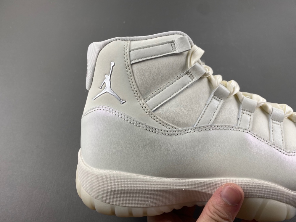 Air Jordan 11 “Pearl”  AR0715-110
