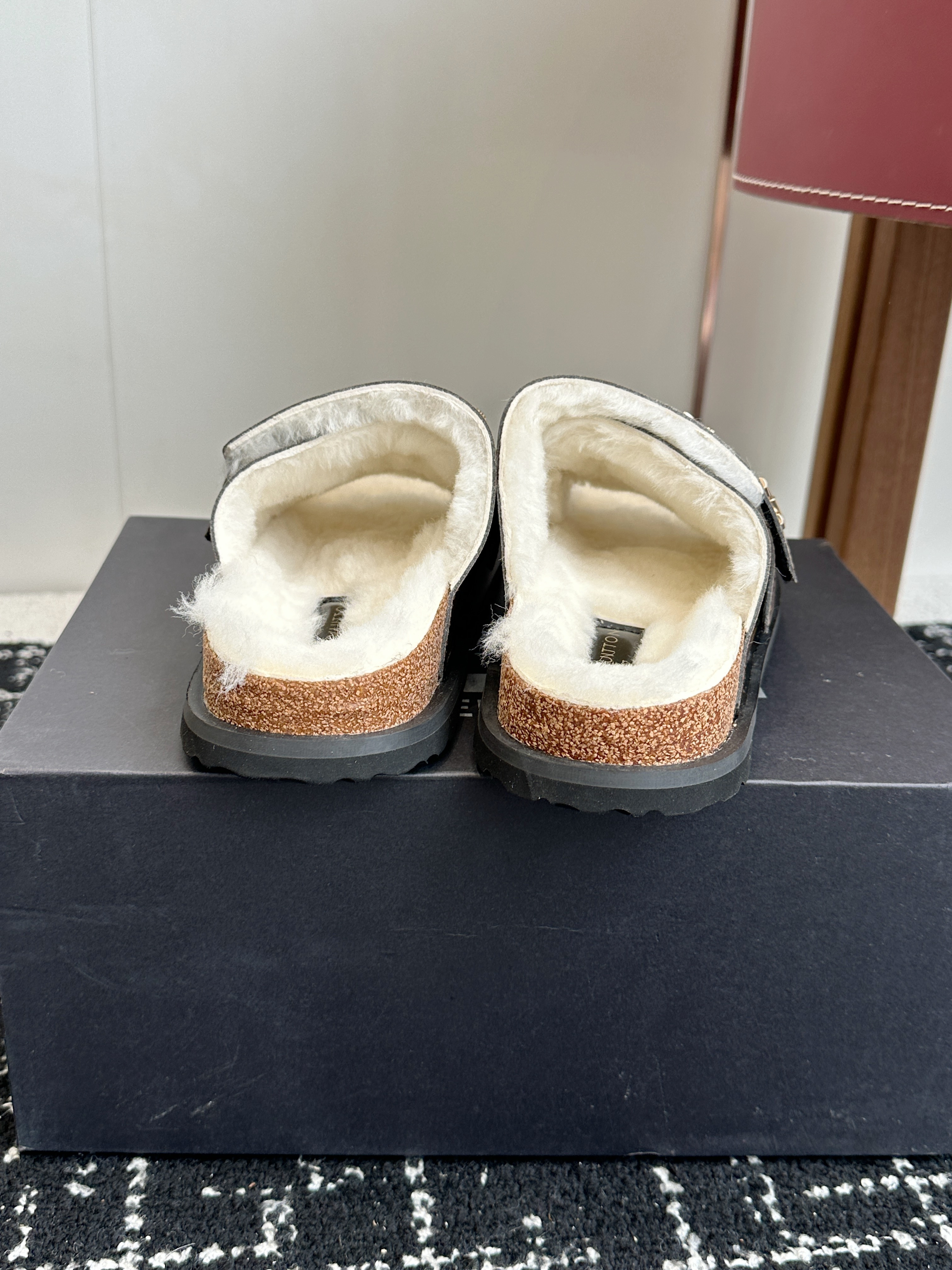 LV plush slippers 04